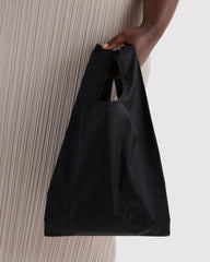 Baggu Baby torba za dućan - Black - u ruci modela