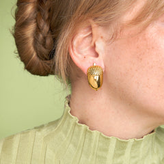 Coucou Suzette Naušnice Acorn - na uhu modela