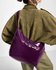 Hobo bag Plum on a model