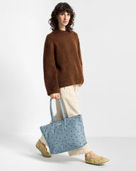 Wouf Shopper Torba Polka u ruci modela