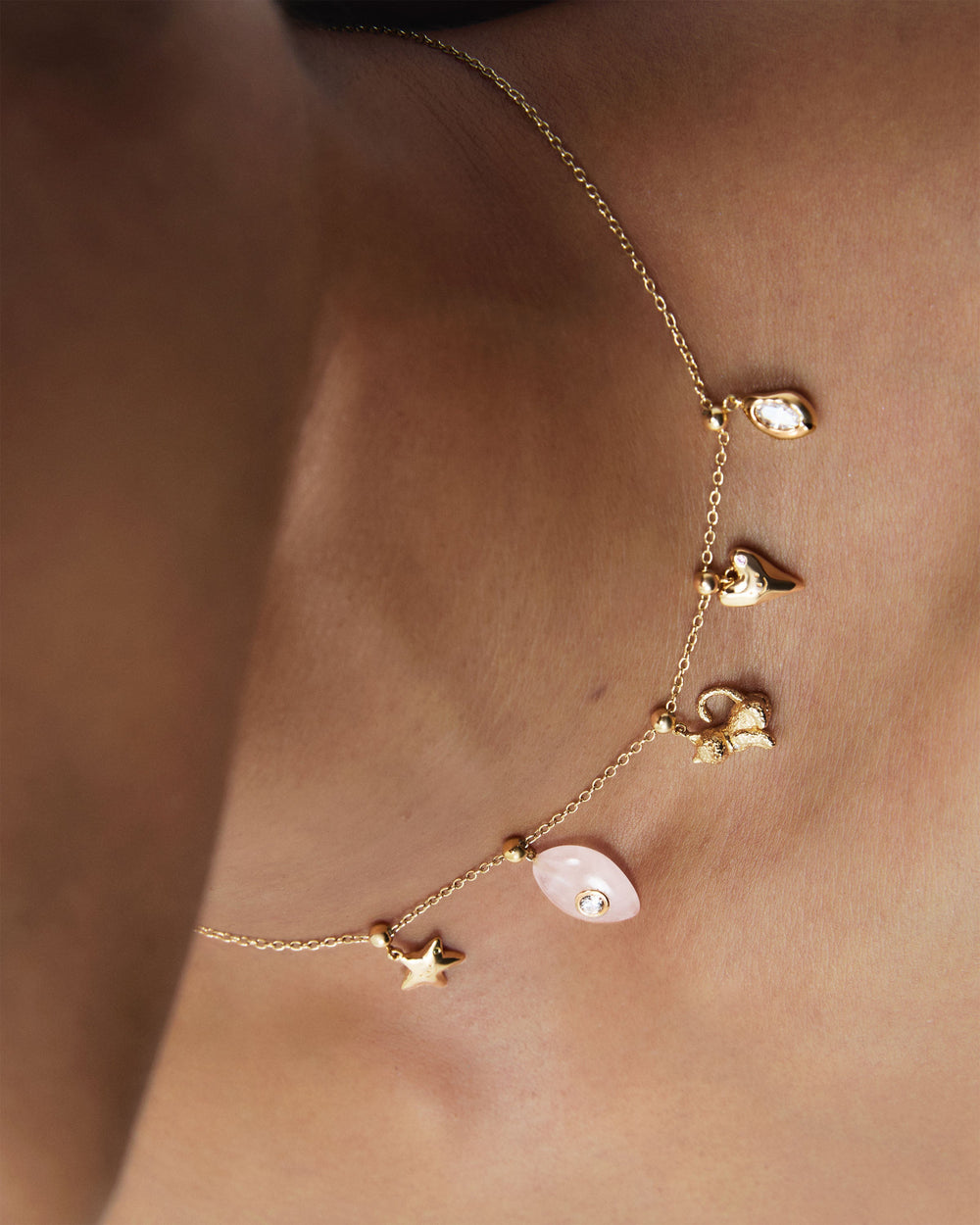 PDPAOLA Charm privjesak Glow - na modelu