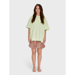 Bongusta Pamučna majica - Lemon Sorbet na ženskom modelu