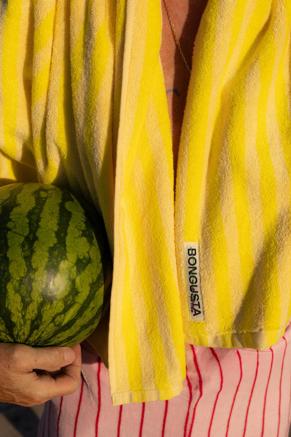 Bongusta Ručnik M Pristine & Neon Yellow u ambijentu