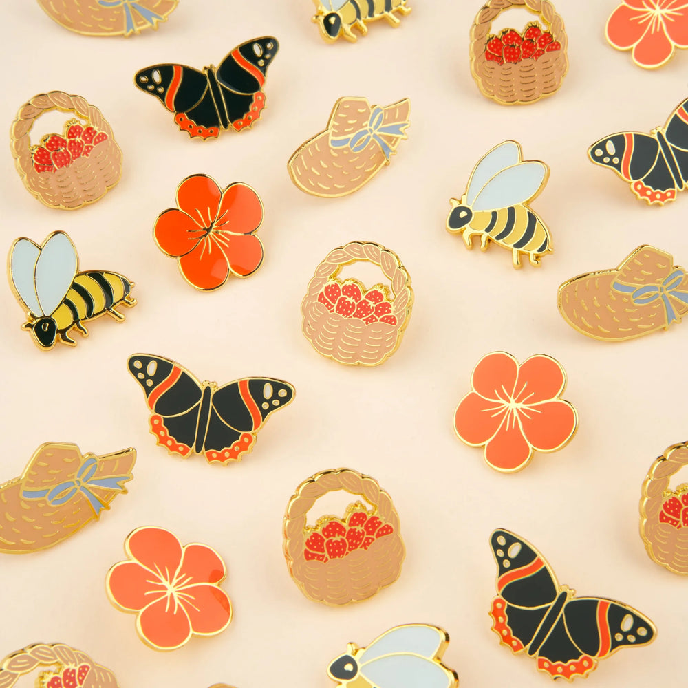 Bee - emajlirani broš Coucou Suzette