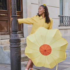 Coucou Suzette Kišobran Sunflower - otvoren na modelu