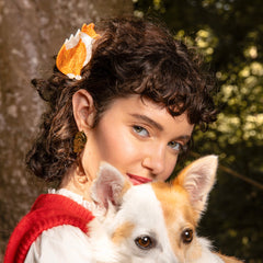 Coucou Suzette Kopča za kosu Fox - na modelu, u ambijentu