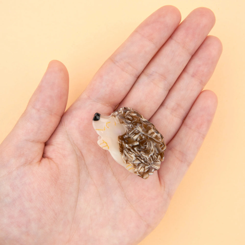 Coucou Suzette Mini kopča za kosu Hedgehog - na dlanu