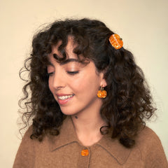 Coucou Suzette Mini kopča za kosu Pumpkin - u kosi na modelu