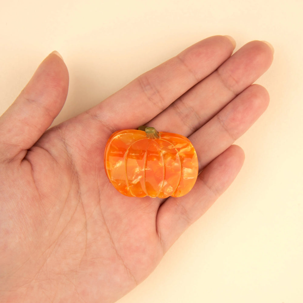 Coucou Suzette Mini kopča za kosu Pumpkin - na dlanu