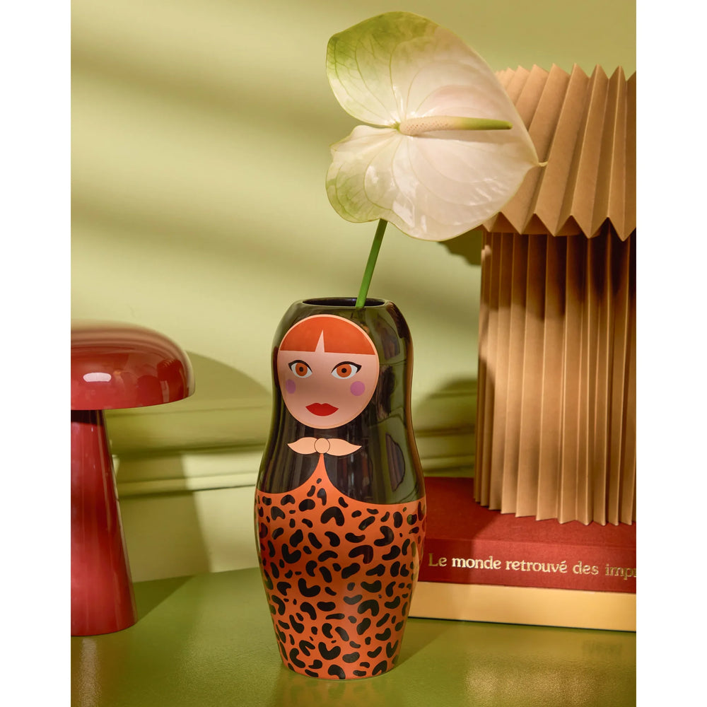 Keramička vaza Leopard Doll brenda Fluid Market