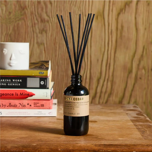 P.F. Candle Co. Difuzor Enoki Cedar (103 ml)