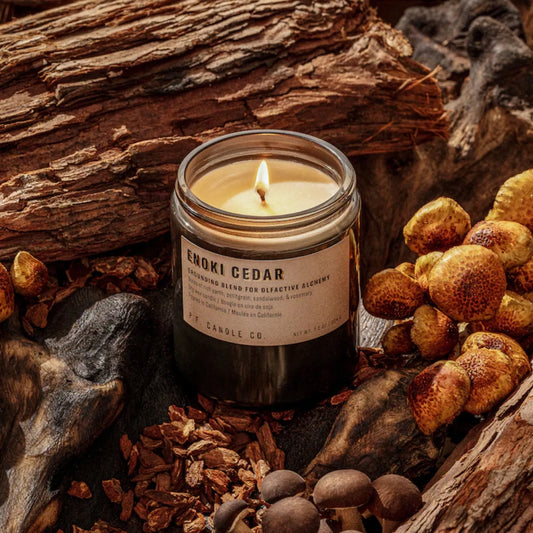 P.F. Candle Co. Mirisna svijeća Enoki Cedar (210 g)