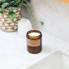 P.F. Candle Co. Mirisna svijeća Amber & Moss (204 g)