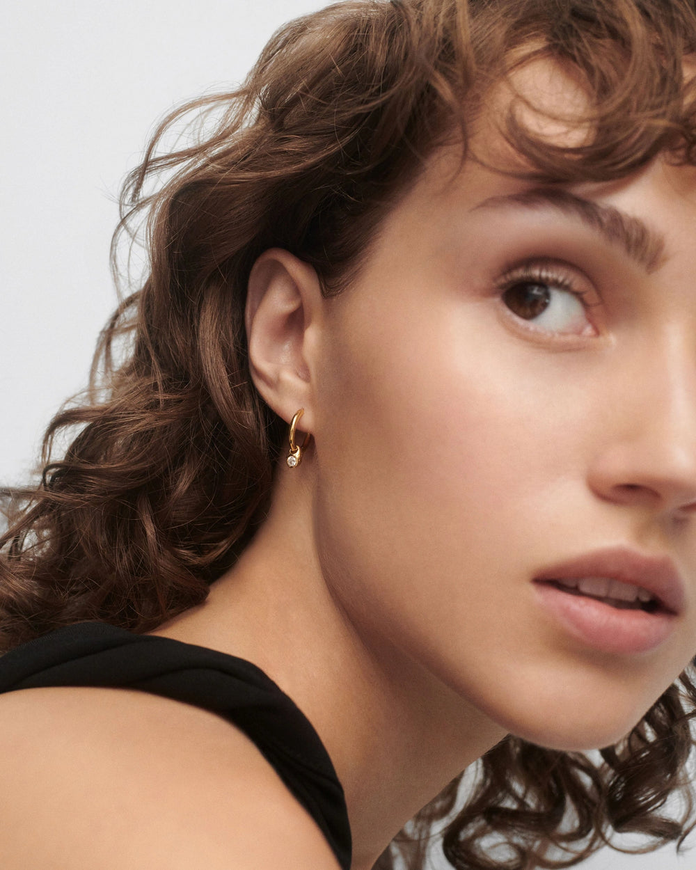 PDPAOLA Naušnice Delta - na modelu