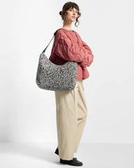Wouf Hobo torba Colette - na modelu