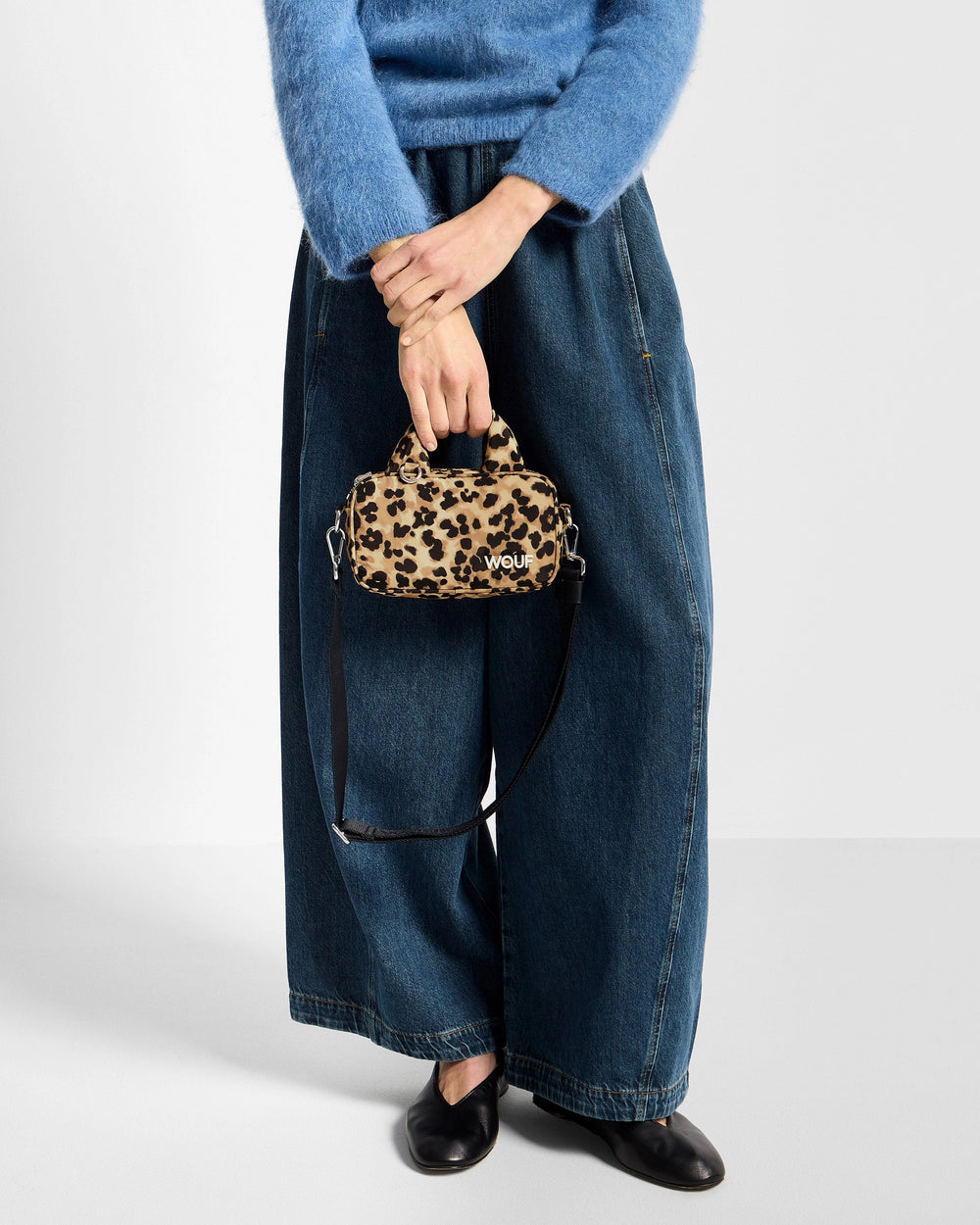 Feline mini bag carried by the padded handles